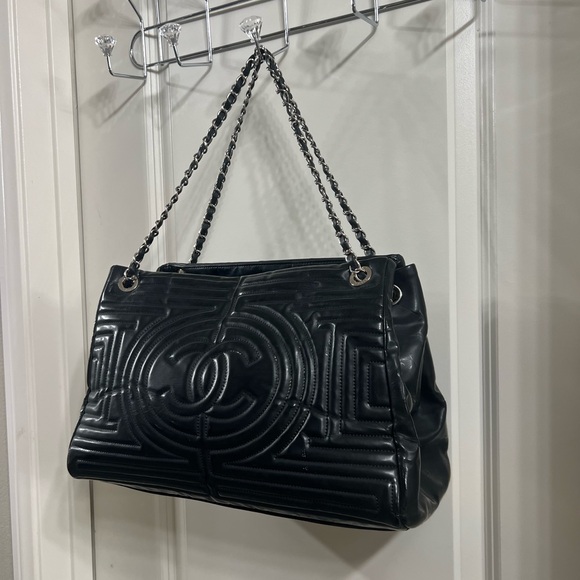 Chanel Quilted Chain Shoulder Bag - Picture 3 of 12